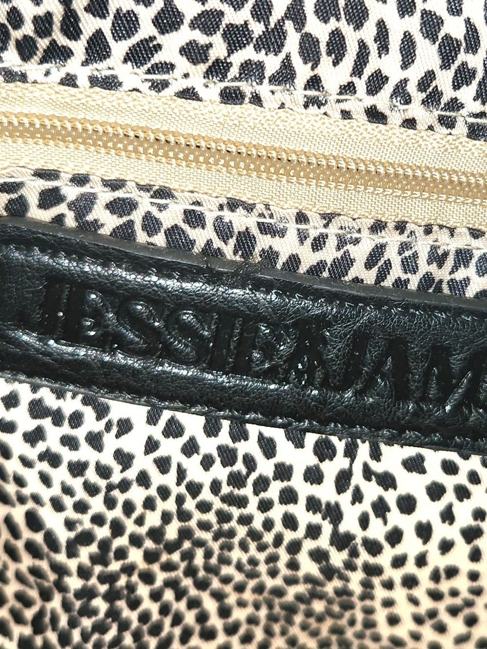 Jesse James Minimalist Black Shoulder Bag - Picture 4 of 4